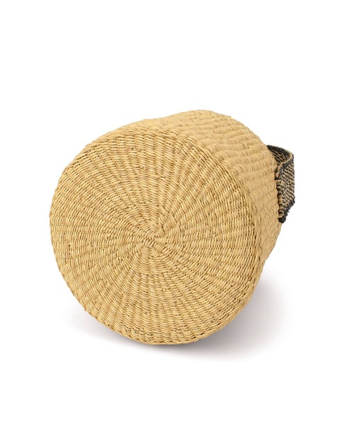 SALON adam et rope'（サロン アダム エ ロペ）の「ニャリガワンハンドルバスケット丸底/ドットナチュラル黒（かごバッグ・レディース・ベージュ・FREE）」の6枚目の写真