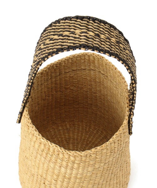 SALON adam et rope'（サロン アダム エ ロペ）の「ニャリガワンハンドルバスケット丸底/ドットナチュラル黒（かごバッグ・レディース・ベージュ・FREE）」の7枚目の写真