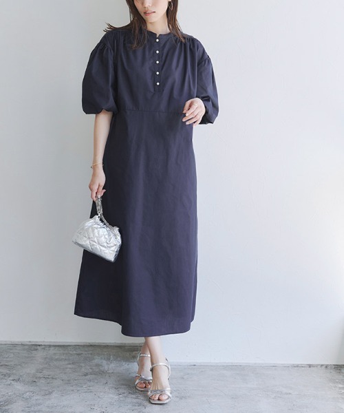 Pierrot(ピエロ)の「パールボタンギャザーワンピース(ワンピース・レディース・ブルー/ネイビー/ブラック・M/L)」の2枚目の写真