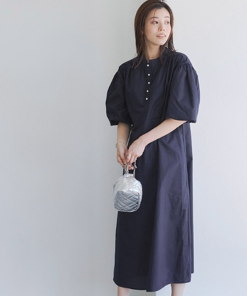 Pierrot(ピエロ)の「パールボタンギャザーワンピース(ワンピース・レディース・ブルー/ネイビー/ブラック・M/L)」の12枚目の写真