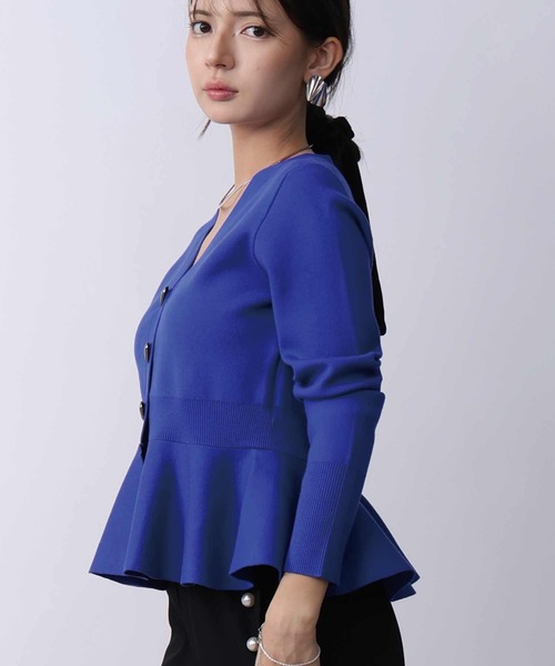 PICCIN PERLA(ピッチンペルラ)の「ハートボタンペプラムカーディガン(カーディガン/ボレロ・レディース・オフホワイト/ブラック/グレイッシュベージュ/ライトグレー/ブルー・M)」の7枚目の写真