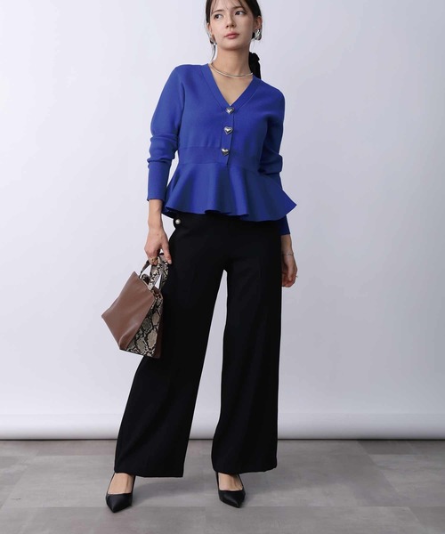 PICCIN PERLA(ピッチンペルラ)の「ハートボタンペプラムカーディガン(カーディガン/ボレロ・レディース・オフホワイト/ブラック/グレイッシュベージュ/ライトグレー/ブルー・M)」の8枚目の写真