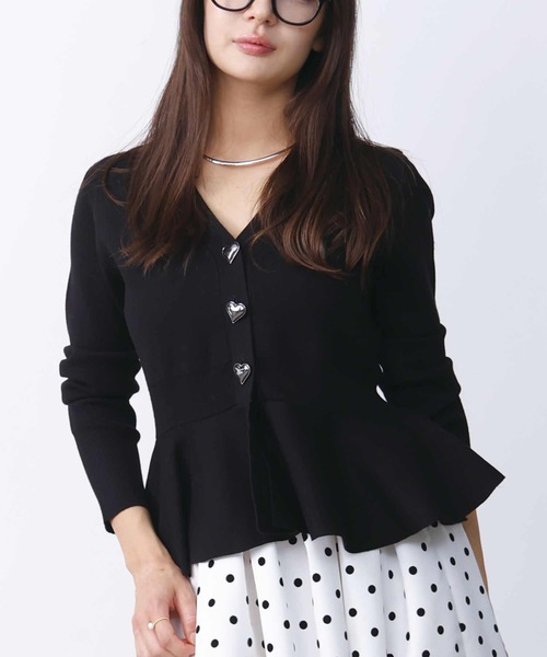 PICCIN PERLA(ピッチンペルラ)の「ハートボタンペプラムカーディガン(カーディガン/ボレロ・レディース・オフホワイト/ブラック/グレイッシュベージュ/ライトグレー/ブルー・M)」の10枚目の写真