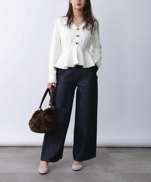 PICCIN PERLA(ピッチンペルラ)の「ハートボタンペプラムカーディガン(カーディガン/ボレロ・レディース・オフホワイト/ブラック/グレイッシュベージュ/ライトグレー/ブルー・M)」の19枚目の写真