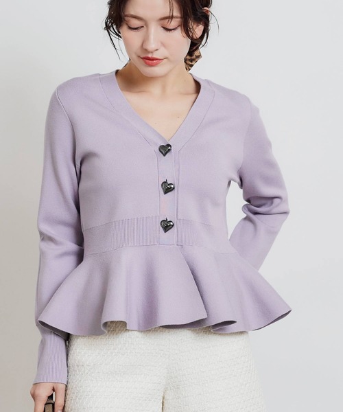 PICCIN PERLA(ピッチンペルラ)の「ハートボタンペプラムカーディガン(カーディガン/ボレロ・レディース・グレイッシュベージュ/ブラック/オフホワイト/ライトグレー/ブルー/ラベンダー/シルバー・M)」の15枚目の写真