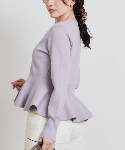 PICCIN PERLA(ピッチンペルラ)の「ハートボタンペプラムカーディガン(カーディガン/ボレロ・レディース・グレイッシュベージュ/ブラック/オフホワイト/ライトグレー/ブルー/ラベンダー/シルバー・M)」の20枚目の写真