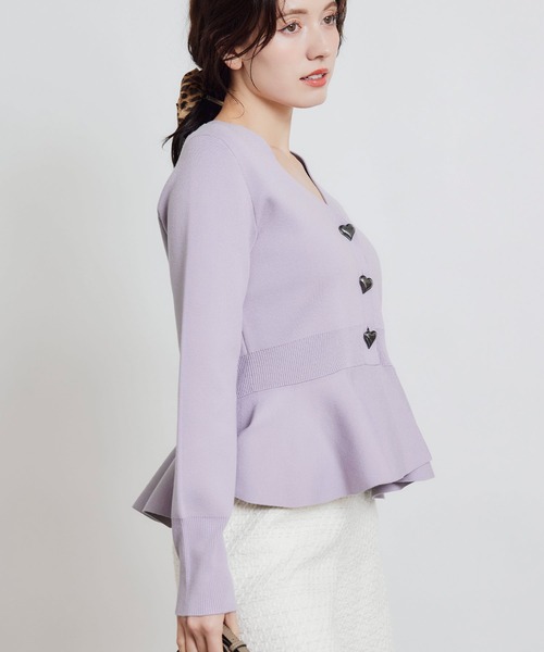 PICCIN PERLA(ピッチンペルラ)の「ハートボタンペプラムカーディガン(カーディガン/ボレロ・レディース・グレイッシュベージュ/ブラック/オフホワイト/ライトグレー/ブルー/ラベンダー/シルバー・M)」の20枚目の写真