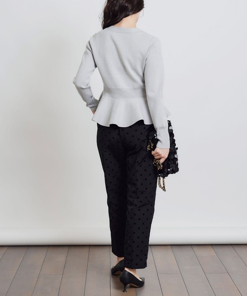 PICCIN PERLA(ピッチンペルラ)の「ハートボタンペプラムカーディガン(カーディガン/ボレロ・レディース・グレイッシュベージュ/ブラック/オフホワイト/ライトグレー/ブルー/ラベンダー/シルバー・M)」の22枚目の写真