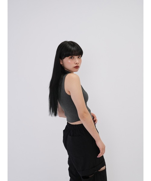 Enewd nina（エニュードニーナ）の「【ZOZO限定】タイト ジップ ベスト ニット ノースリーブ スリーブレス ジッパー トップス（ベスト・レディース・チャコールグレー・FREE）」の15枚目の写真