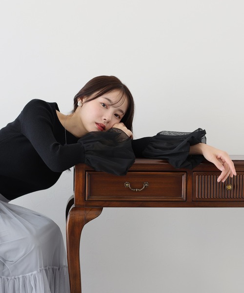 BLUEEAST(ブルーイースト)の「チュールカフスリブニット(ニット/セーター・レディース・オフホワイト/ブラック/ブルーグレー/グレイッシュベージュ/ブラウン・MEDIUM)」の17枚目の写真