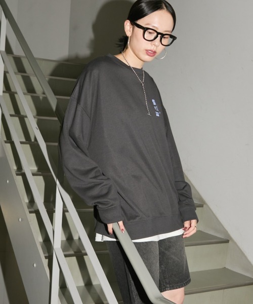 Auntie Rosa Holiday(アンティローザホリデー)の「バックプリントスウェット(スウェット・レディース・ナチュラル/チャコールグレー・FREE)」の3枚目の写真