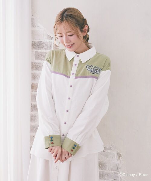 Disney（ディズニー）の「バスライトイヤー/配色シャツ（シャツ/ブラウス・レディース・オフホワイト・FREE）」の21枚目の写真