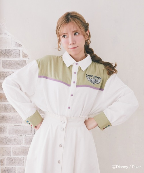 Disney（ディズニー）の「バスライトイヤー/配色シャツ（シャツ/ブラウス・レディース・オフホワイト・FREE）」の5枚目の写真