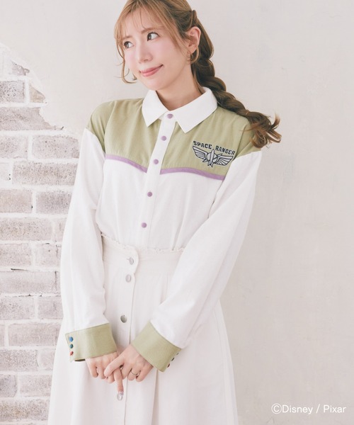 Disney（ディズニー）の「バスライトイヤー/配色シャツ（シャツ/ブラウス・レディース・オフホワイト・FREE）」の3枚目の写真
