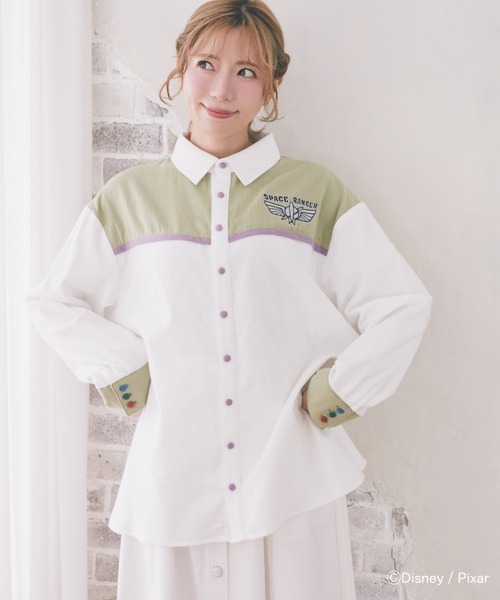 Disney（ディズニー）の「バスライトイヤー/配色シャツ（シャツ/ブラウス・レディース・オフホワイト・FREE）」の2枚目の写真