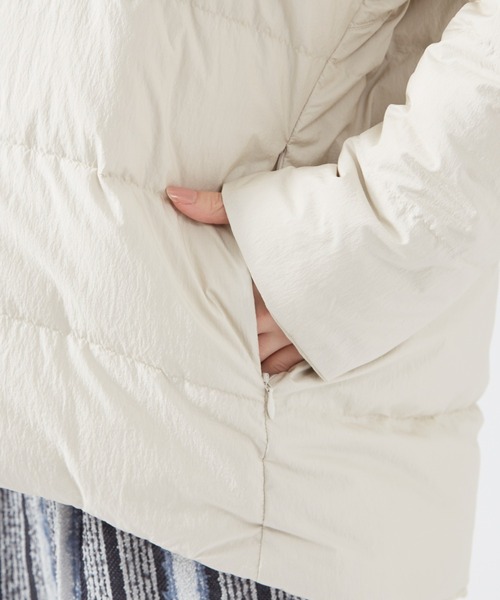 qualite（カリテ）の「ショートーリバーダウン（ダウンジャケット/コート・レディース・ベージュ/ブラック・38/34）」の12枚目の写真