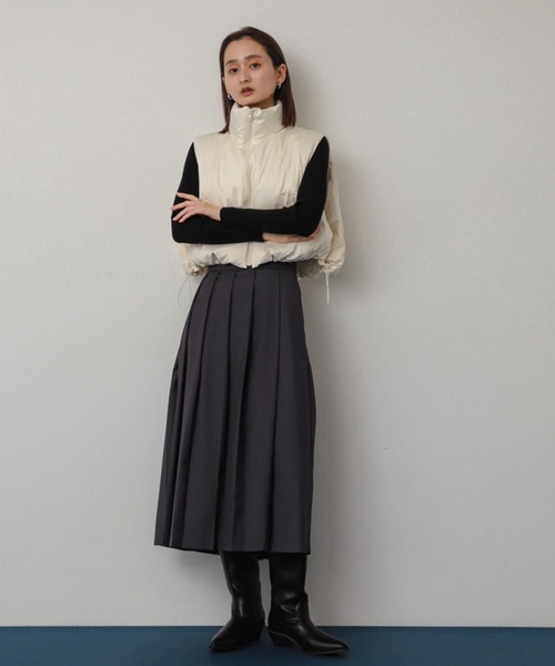 SENSE OF PLACE by URBAN RESEARCH(センスオブプレイスバイアーバンリサーチ)の「クロップドパフベスト(ダウンベスト・レディース・アイボリー/ブラック・ONE)」の6枚目の写真