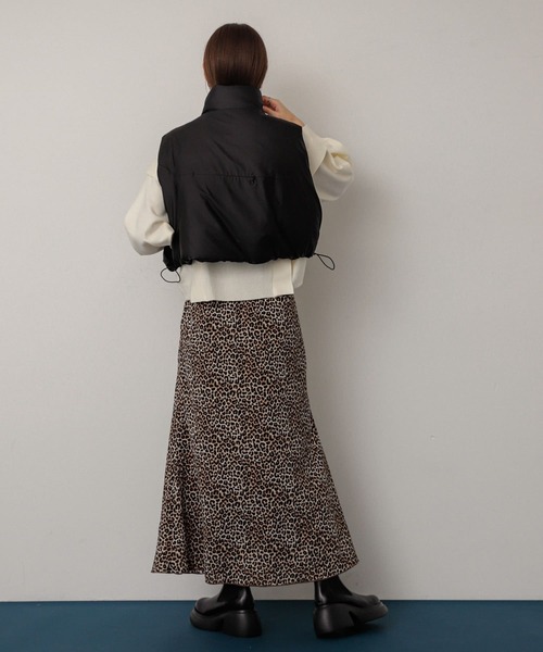 SENSE OF PLACE by URBAN RESEARCH(センスオブプレイスバイアーバンリサーチ)の「クロップドパフベスト(ダウンベスト・レディース・アイボリー/ブラック・ONE)」の13枚目の写真