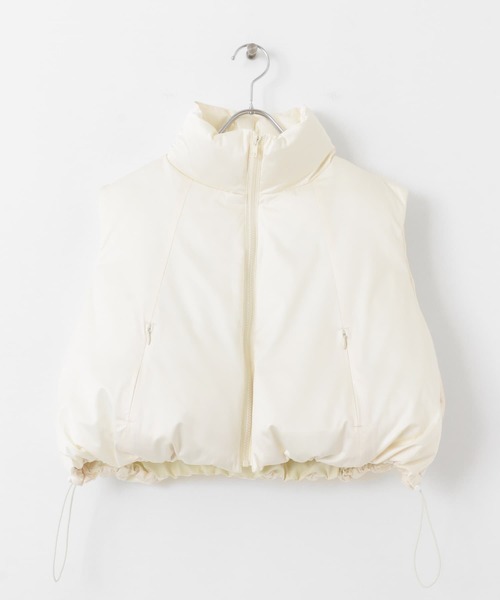 SENSE OF PLACE by URBAN RESEARCH(センスオブプレイスバイアーバンリサーチ)の「クロップドパフベスト(ダウンベスト・レディース・アイボリー/ブラック・ONE)」の21枚目の写真