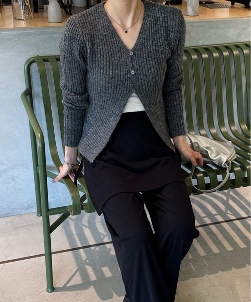 LE MORE（リモア）の「ボタンリブニットカーディガン（ニット/セーター・レディース・チャコール/アイボリー/オリーブ・FREE）」の4枚目の写真