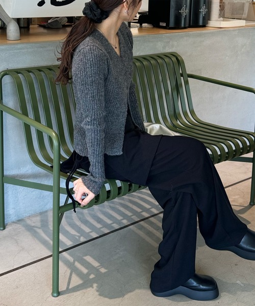 LE MORE（リモア）の「ボタンリブニットカーディガン（ニット/セーター・レディース・チャコール/アイボリー/オリーブ・FREE）」の7枚目の写真