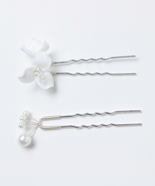 Catherine Cottage（キャサリンコテージ）の「ニュアンスホワイトフラワーUピン 5本セット（ヘアピン・キッズ・ホワイト・FREE）」の4枚目の写真