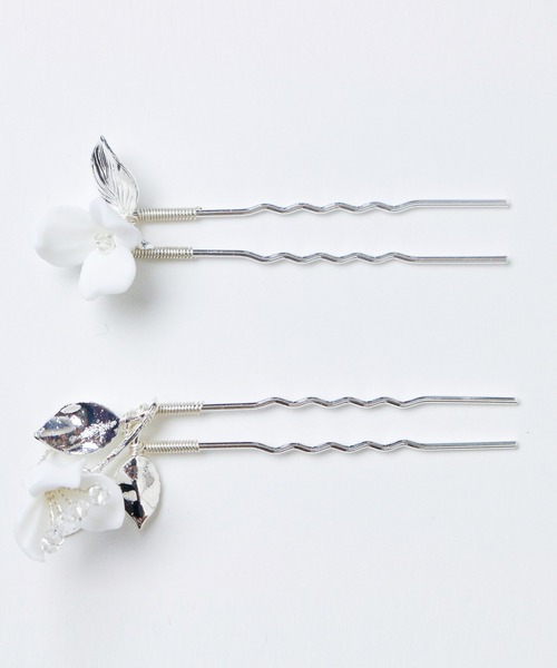 Catherine Cottage（キャサリンコテージ）の「ニュアンスホワイトフラワーUピン 5本セット（ヘアピン・キッズ・ホワイト・FREE）」の3枚目の写真