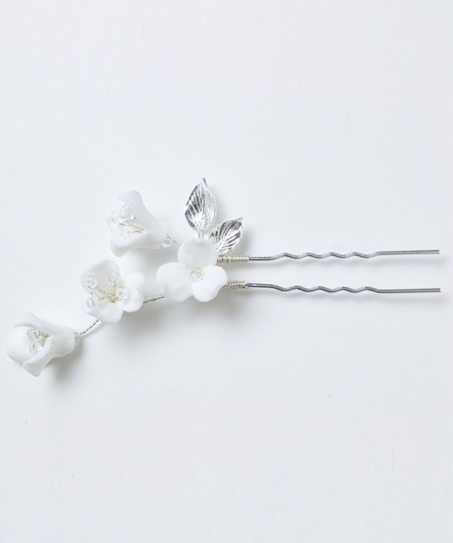 Catherine Cottage（キャサリンコテージ）の「ニュアンスホワイトフラワーUピン 5本セット（ヘアピン・キッズ・ホワイト・FREE）」の2枚目の写真