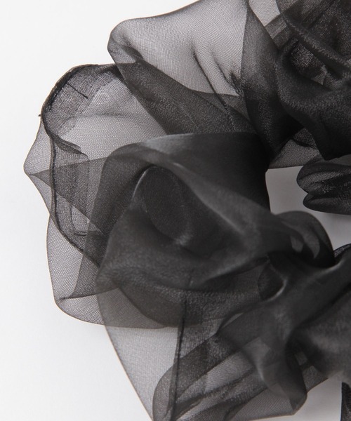 FOREVER 21（フォーエバー トゥエンティーワン）の「ビッグシアーシュシュ（シュシュ・レディース・グレー/ブラック/ベージュ・FREE）」の5枚目の写真