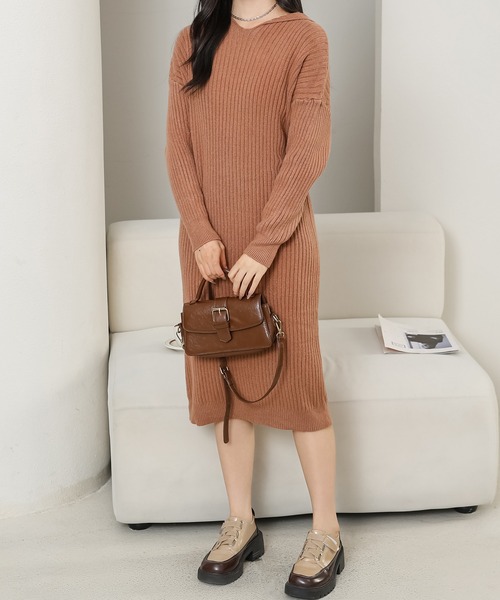 Lace Ladies(レースレディース)の「ソリッドカラー フーデット リブ ニット ワンピース(ワンピース・レディース・アイボリー/ブラック/キャメル・FREE)」の9枚目の写真
