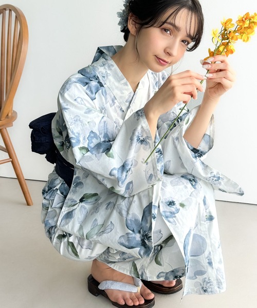 セール】浴衣2点セット。花柄モチーフ浴衣（浴衣・兵児帯