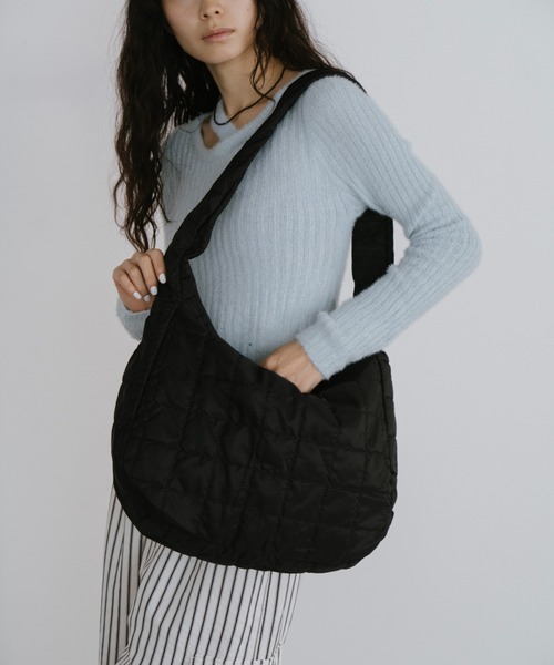 セール】ビッグキルティングショルダーバッグ / 大容量 /軽量