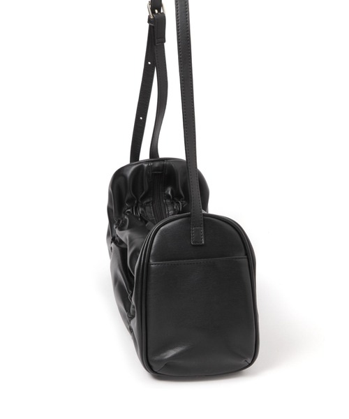 LAKOLE（ラコレ）の「シャーリングチューブショルダーバッグ / 253090（ショルダーバッグ・レディース・ブラック/ブラウン/シルバー・FREE）」の11枚目の写真