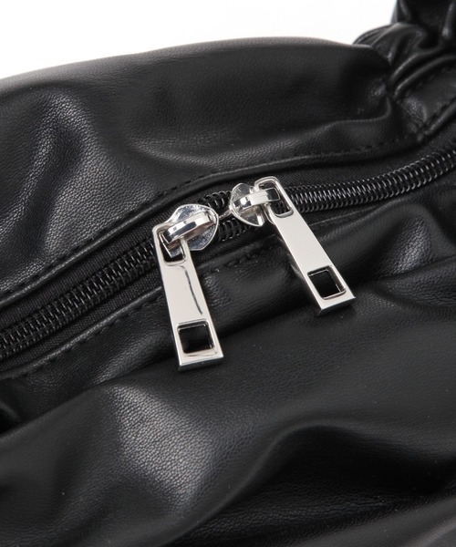 LAKOLE（ラコレ）の「シャーリングチューブショルダーバッグ / 253090（ショルダーバッグ・レディース・ブラック/ブラウン/シルバー・FREE）」の15枚目の写真