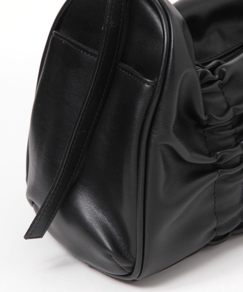 LAKOLE（ラコレ）の「シャーリングチューブショルダーバッグ / 253090（ショルダーバッグ・レディース・ブラック/ブラウン/シルバー・FREE）」の5枚目の写真