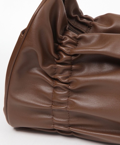 LAKOLE（ラコレ）の「シャーリングチューブショルダーバッグ / 253090（ショルダーバッグ・レディース・ブラック/ブラウン/シルバー・FREE）」の8枚目の写真