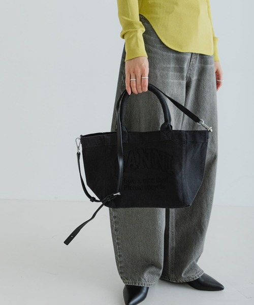 GANNI(ガニー)の「GANNI Small Easy Shopper(ショルダーバッグ・レディース・ブラック・-)」の2枚目の写真