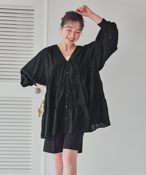 titivate(ティティベイト)の「Vネックティアードチュニックブラウス(シャツ/ブラウス・レディース・グレイッシュベージュ/ライトグリーン/グレイッシュブルー/オフホワイト/ブラック・S/L/M)」の15枚目の写真
