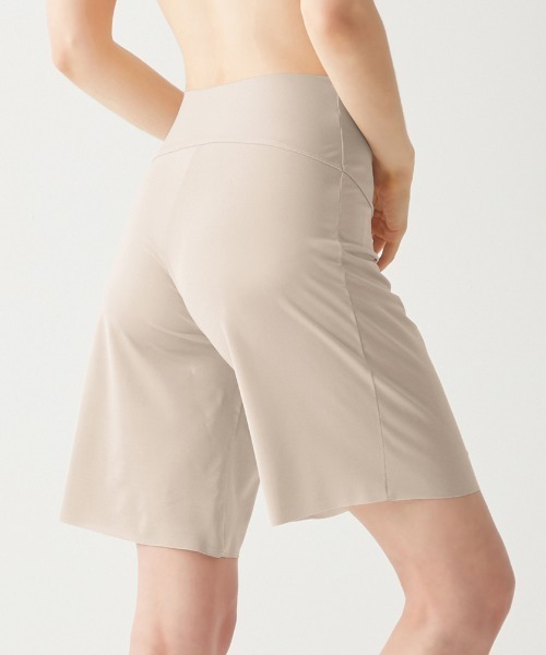 GUNZE（グンゼ）の「ADVANCE LABEL/アドバンスレーベル　フレアパンツ（透け防止・キュロットペチコート)（その他アンダーウェア/インナー・レディース・ベージュ/スミクロ/グレー系その他・X-LARGE/MEDIUM/LARGE）」の5枚目の写真