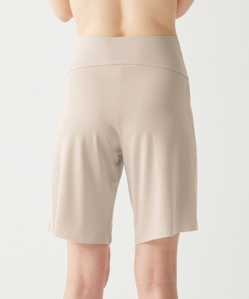GUNZE（グンゼ）の「ADVANCE LABEL/アドバンスレーベル　フレアパンツ（透け防止・キュロットペチコート)（その他アンダーウェア/インナー・レディース・ベージュ/スミクロ/グレー系その他・X-LARGE/MEDIUM/LARGE）」の6枚目の写真
