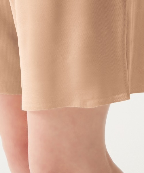 GUNZE（グンゼ）の「ADVANCE LABEL/アドバンスレーベル　フレアパンツ（透け防止・キュロットペチコート)（その他アンダーウェア/インナー・レディース・ベージュ/スミクロ/グレー系その他・X-LARGE/MEDIUM/LARGE）」の14枚目の写真