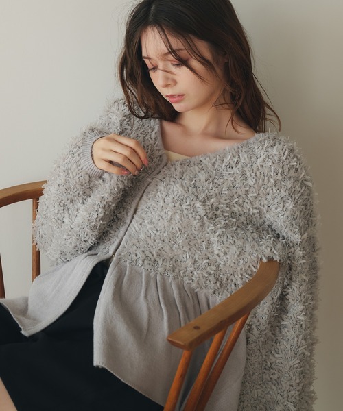 fupel（フぺル）の「peplum feather yarn knit cardigan / ペプラムフェザーヤーンニットカーディガン（カーディガン/ボレロ・レディース・アイボリー/グレー・FREE）」の7枚目の写真