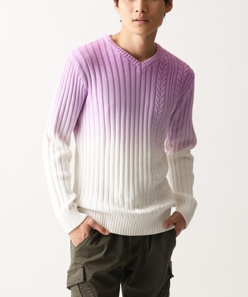 MK MICHEL KLEIN HOMME （エムケーミッシェルクランオム）の「【残りわずか/天然素材使用/洗える】グラデーションケーブルニット（ニット/セーター・メンズ・ライトブルー/ピンク・MEDIUM/LARGE/X-LARGE）」の3枚目の写真