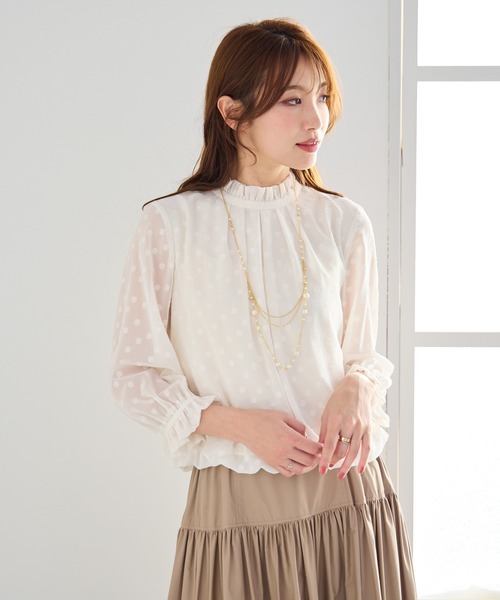 Rose Tiara(ローズティアラ)の「ドットジャカードバルーンヘムブラウス(シャツ/ブラウス・レディース・ブラック/オフホワイト/ピンク/ベージュ・38/42/46)」の7枚目の写真