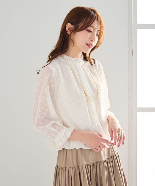 Rose Tiara(ローズティアラ)の「ドットジャカードバルーンヘムブラウス(シャツ/ブラウス・レディース・ブラック/オフホワイト/ピンク/ベージュ・38/42/46)」の8枚目の写真