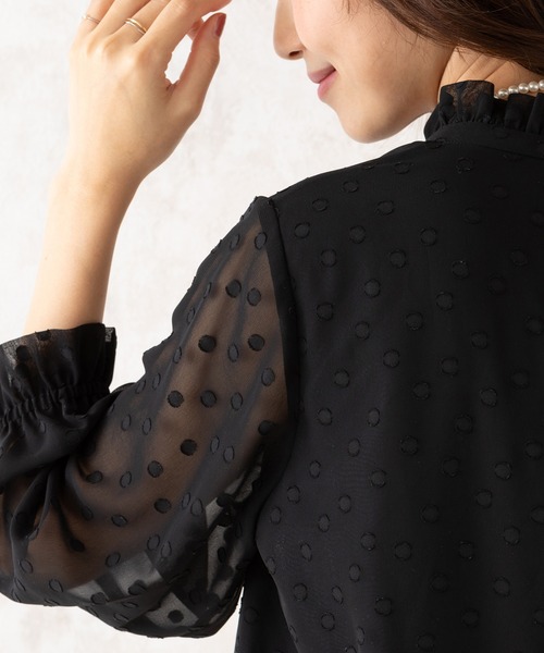 Rose Tiara(ローズティアラ)の「ドットジャカードバルーンヘムブラウス(シャツ/ブラウス・レディース・ブラック/オフホワイト/ピンク/ベージュ・38/42/46)」の12枚目の写真