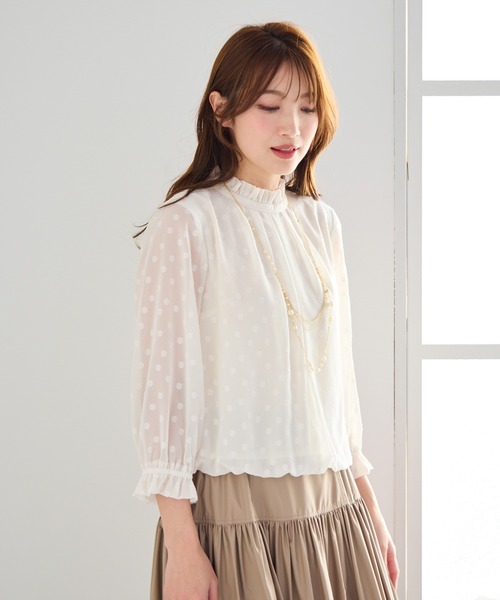 Rose Tiara(ローズティアラ)の「ドットジャカードバルーンヘムブラウス(シャツ/ブラウス・レディース・ブラック/オフホワイト/ピンク/ベージュ・38/42/46)」の9枚目の写真