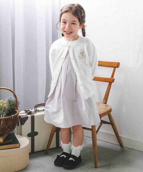 SLAP SLIP(スラップスリップ)の「お花ボタンリボン付き刺しゅう裾袖スカラップニットカーディガン(90~130cm)(カーディガン/ボレロ・キッズ・パープル/ホワイト・130cm/90cm/110cm/100cm/120cm)」の3枚目の写真