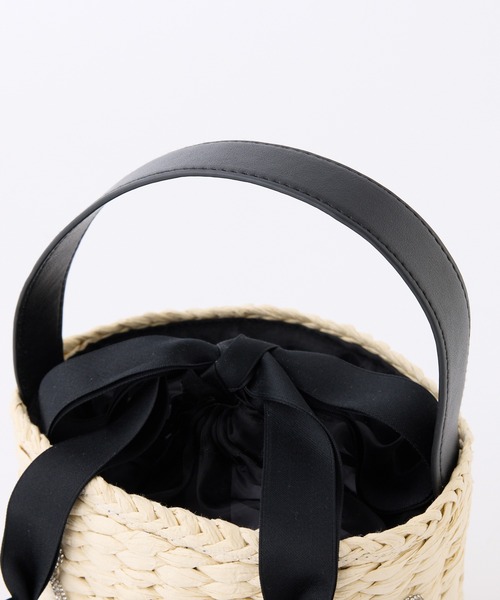 one after another NICE CLAUP(ワンアフターアナザーナイスクラップ)の「キラキラリボンペーパーバッグ(かごバッグ・レディース・アイボリー/ブラック・FREE)」の8枚目の写真