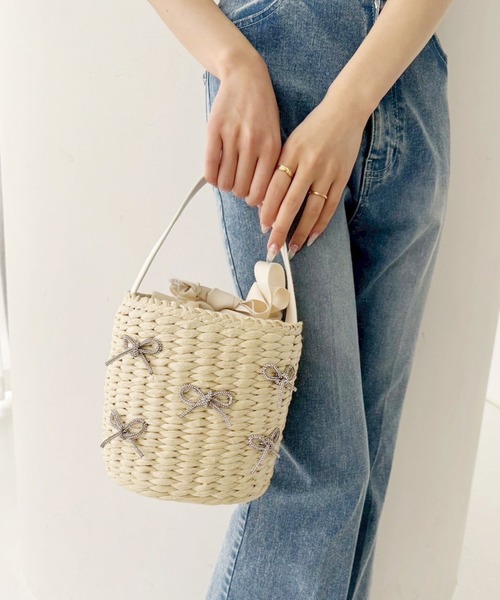 one after another NICE CLAUP(ワンアフターアナザーナイスクラップ)の「キラキラリボンペーパーバッグ(かごバッグ・レディース・アイボリー/ブラック・FREE)」の12枚目の写真